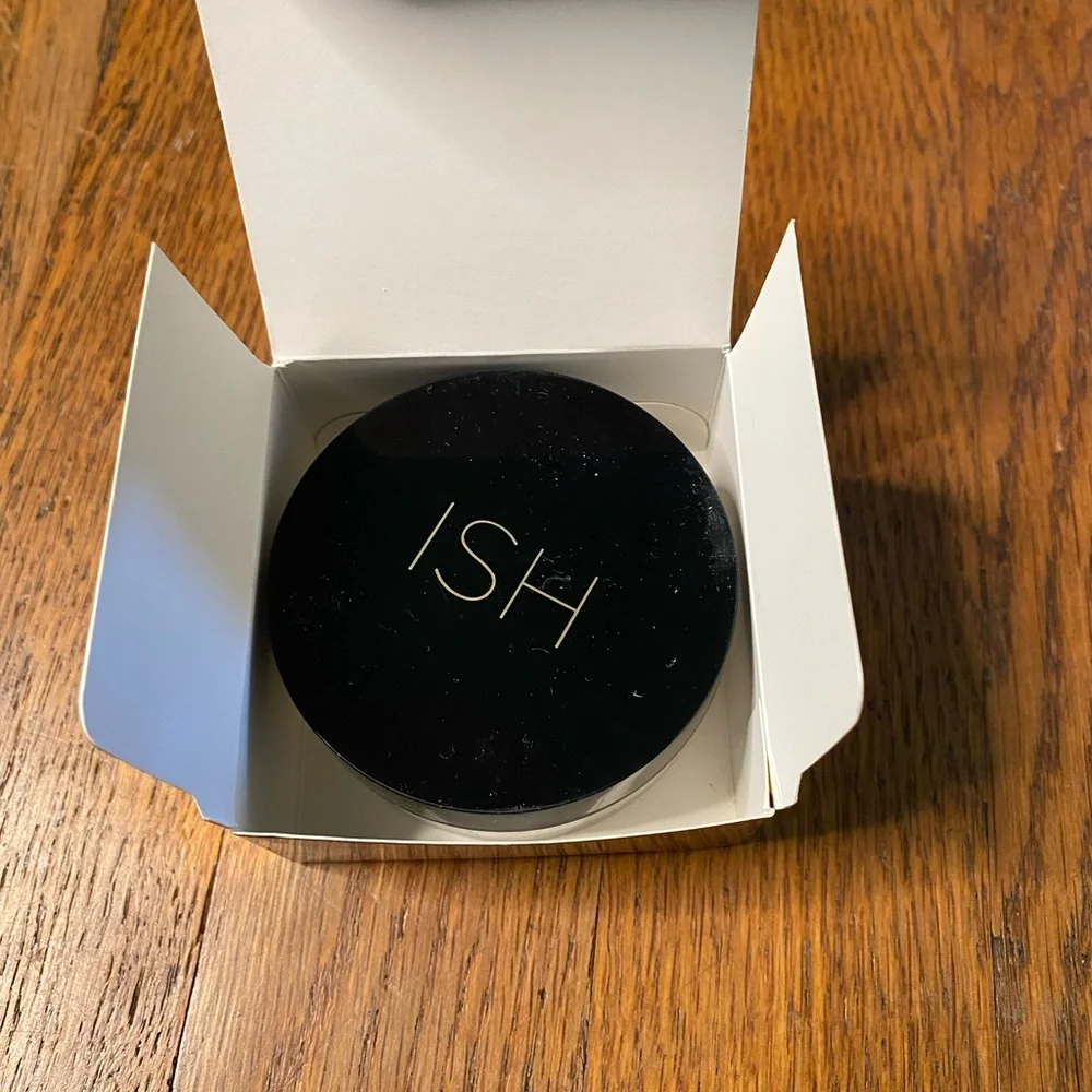 ISH Universal Loose Makeup Setting Powder- New